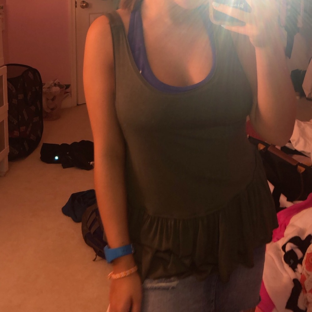 Cute flowy shirt